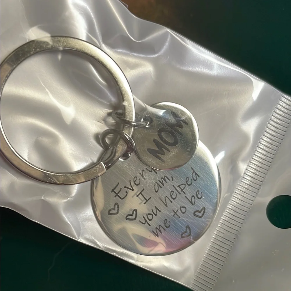 🎉2/$5 Silver Mom Keychain - Picture 5 of 6